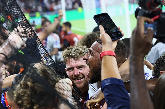 Po gólu v extázi. Viděli jste někdy Šulce takhle řádit? Byl to zážitek, rozplýval se