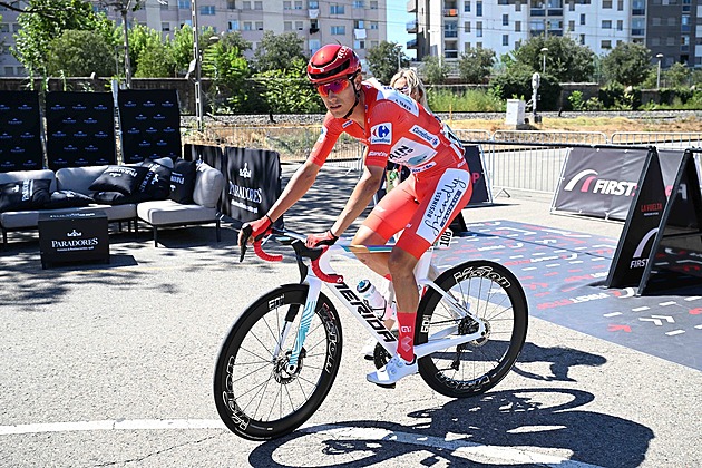 Rakovina, otřes mozku a teď lídr Vuelty. Träenova kariéra je jako horská dráha