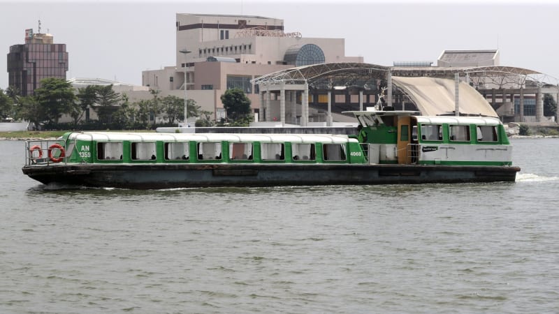 Plavba skončila velkou tragédií. Loď v Nigérii převrátil zaplavený pařez, zemřely desítky lidí