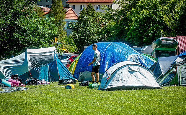 Když v červenci prší a je zima, srpen už to nedožene. Kempy o prázdninách strádaly