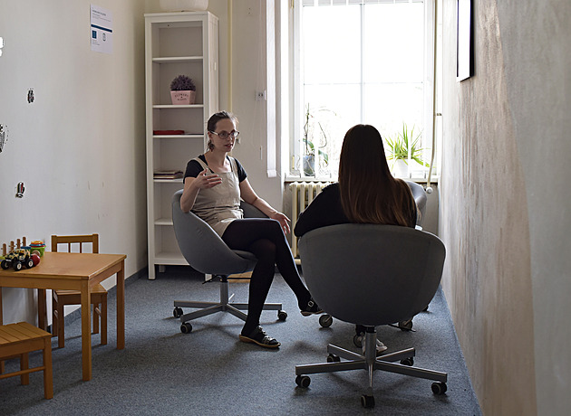 Rodinné poradně chybí peníze na psychology, děti nemají kam jít