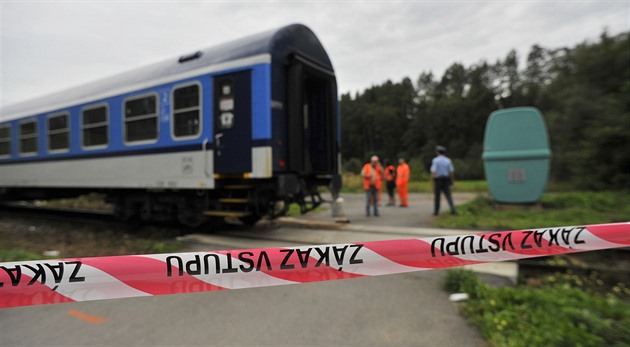 Vlak usmrtil na Náchodsku ženu, trať přes tři hodiny stála. Cestující evakuovali