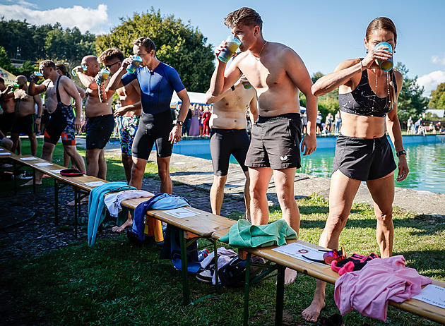 Nejdřív pivo, pak triatlon. Všelibice znají recept na drsňáka
