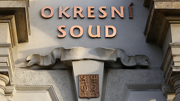 Zranil si krk o pažbu zbraně. Vojenské zdravotnice soudí za smrt studenta