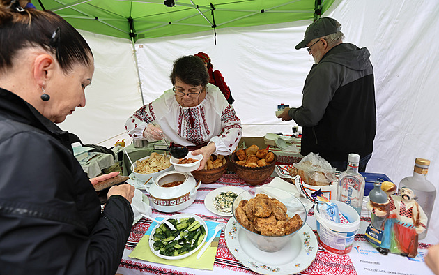 Tak chutná exotika. Sokolovské náměstí provoněla jídla ze všech koutů světa