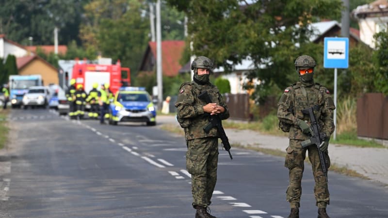 ON-LINE: V Polsku se našla i část rakety. Video ukazuje sestřelení jednoho z ruských dronů