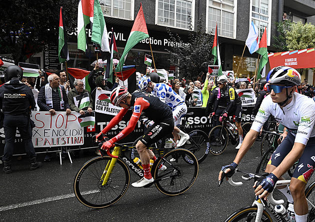 Vuelta ONLINE: Ganna je na trase časovky. Kvůli obavám z protestů ji výrazně zkrátili