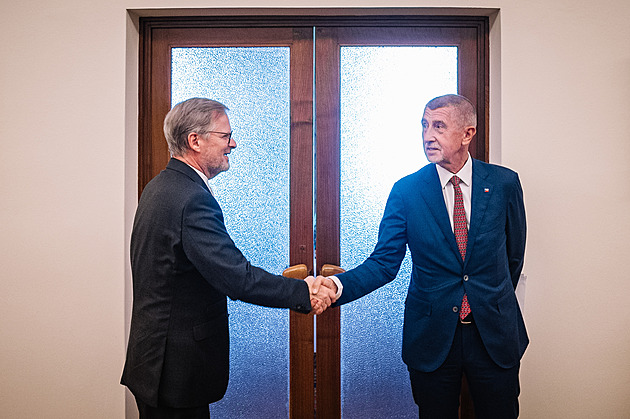 Babiš chce jako premiér vést zahraniční politiku. Posun na východ, bojí se Fiala