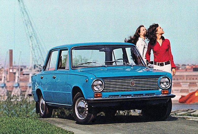 Italský gigolo a sovětské šťabajzny. Supergalerie ruského auta století ohromí