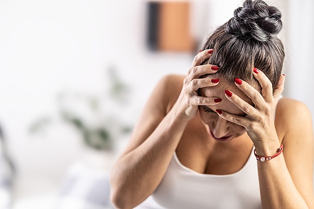 Ničí je bolesti hlavy, marně shánějí lék. V Česku chybí tablety na migrénu