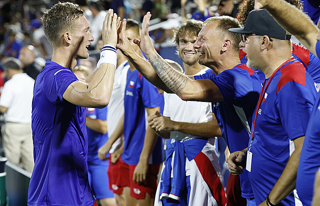Supervelmoci nepomohly ani fígle. A Češi rázem vystřelili mezi favority Davis Cupu