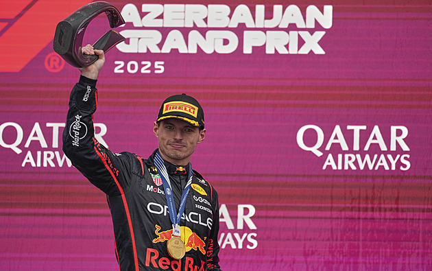 Velké ceně Ázerbájdžánu F1 suverénně vládl Verstappen, lídr Piastri havaroval