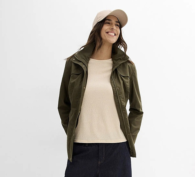 Ráno zima, odpoledne léto. S přechodovou bundou tyto dny zvládnete