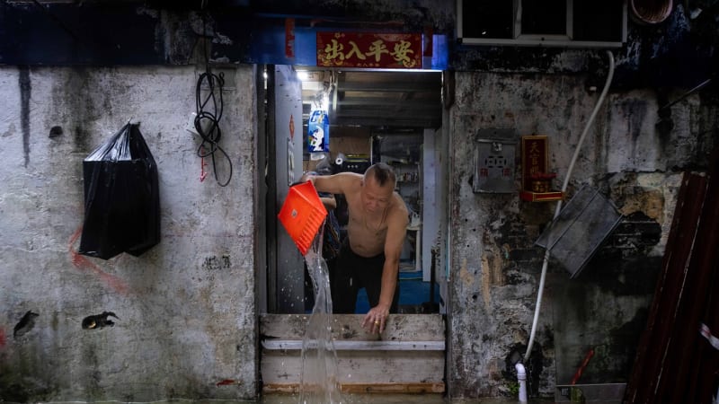 OBRAZEM: Smrtící supertajfun vyhnal z domovů miliony lidí. Protrhl přehradu, úřady hlásí mrtvé