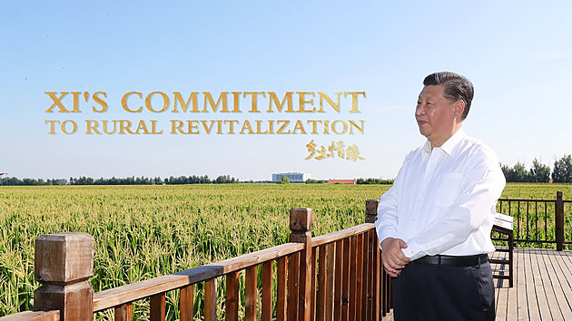 Spal v jeskyni, snášel kousání blech. Klip velebí Si Ťin-pchinga jako muže z venkova