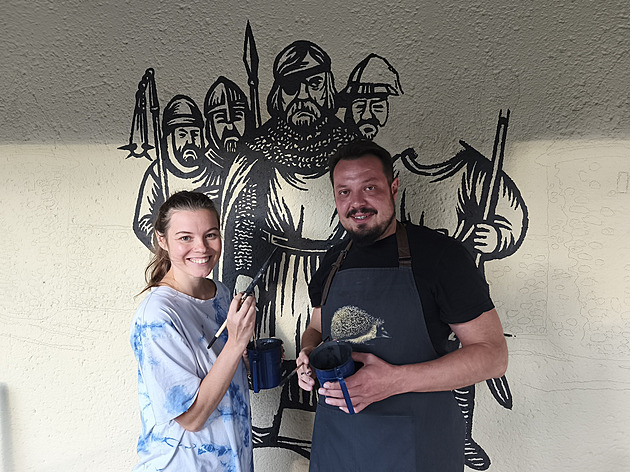 Autobusovým zastávkám dali výtvarníci šmrnc, malbami představují pověsti Poličky