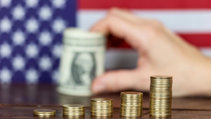 V USA šly sazby dolů navzdory nebezpečnému signálu. Co to znamená pro hypotéky a investory?