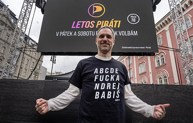 Okamura vnitro, Konečná obrana. Nemusí to být sci-fi, varuje Pirát Hřib