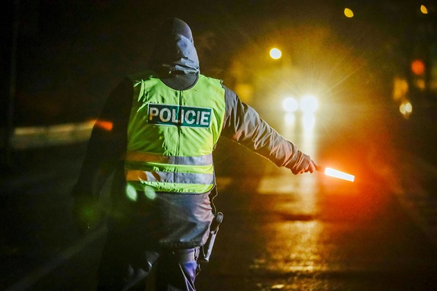 Spěchám do nemocnice s těhotnou, lhal řidič hlídce. Na svědomí měl několik prohřešků