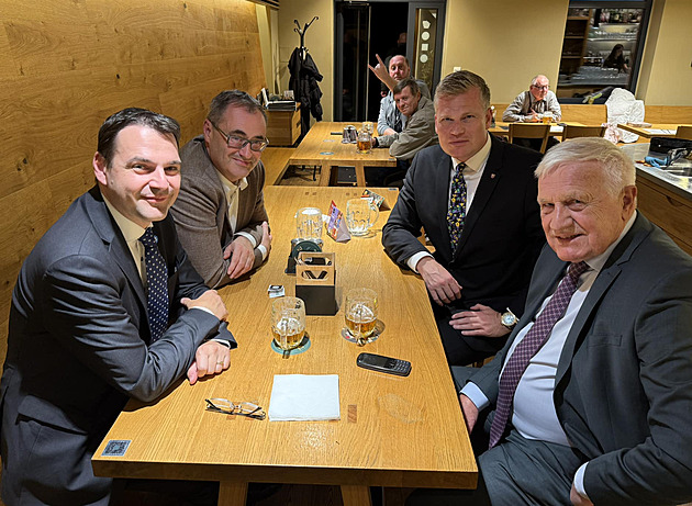 Do štábu Motoristů nedorazil. Úspěch s nimi pak Václav Klaus oslavil u piva