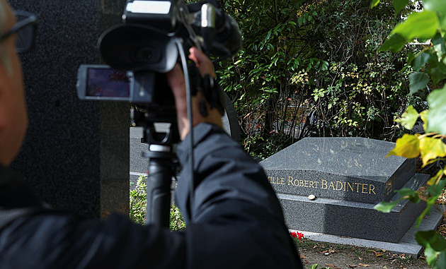 Vandalové poškodili hrob strůjce zrušení trestu smrti, chvíli před pohřbem v Pantheonu