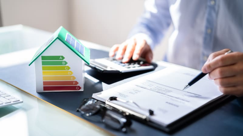 ČEZ zlevňuje plyn i elektřinu. Se začátkem sezony snížil fixované ceny energií