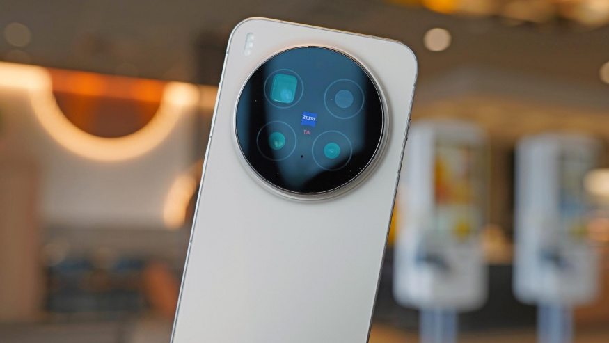 Testujeme nové Vivo X300 Pro! Pokračovatel oblíbeného fotomobilu umí zaujmout