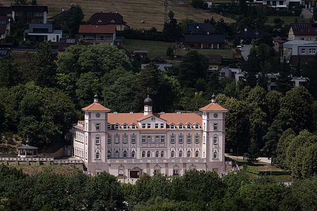 Abatyši kláštera u Prahy obžalovali ze zpronevěry, monastýr převedla Rusům