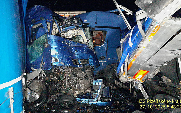 Nehoda dvou náklaďáků blokuje už od rána D5, kolona měří až sedm kilometrů