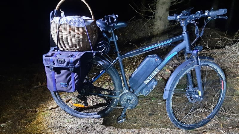 V lese se našlo kolo, majitel může být v nesnázích. Policie vyhlásila pátrání na Jesenicku