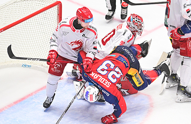 ONLINE: Šlágr kola, Třinec hostí Pardubice. Sparta vítá Boleslav, Brno touží po odvetě