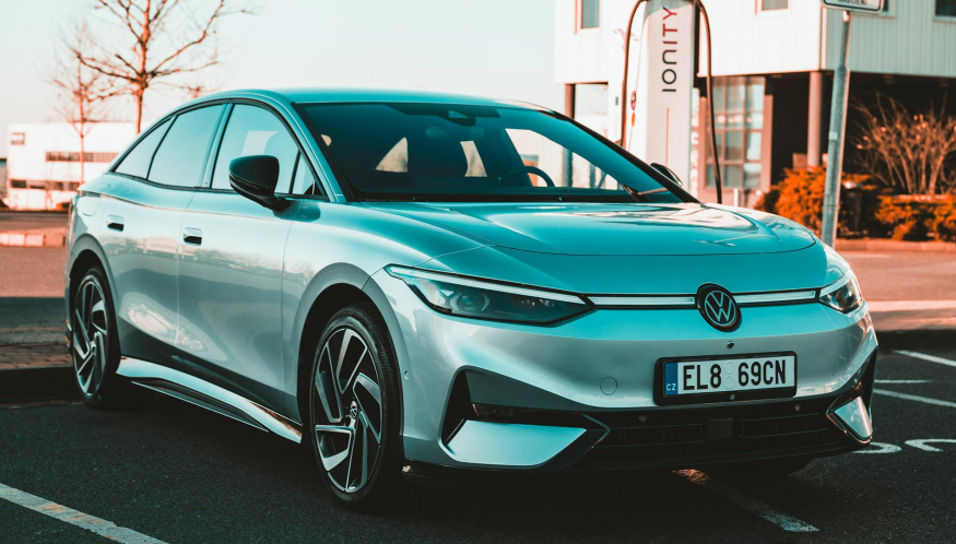 Auto odemknete rovnou ze zápěstí: Volkswagen konečně přidává podporu chytrých hodinek