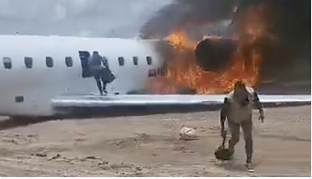 Úprk z plamenů. Ministr mířil na místo důlního neštěstí, jeho letoun havaroval