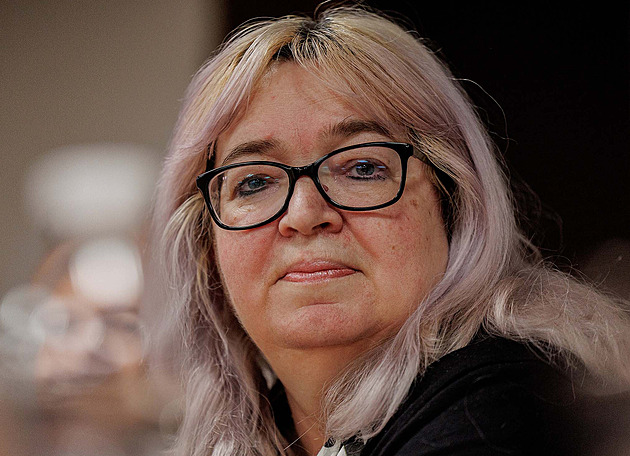 Senátorský klub ANO po roce odmítání přijal Zwyrtek Hamplovou