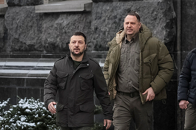 „Byl jsem zneuctěn.“ Vlivný Jermak po rezignaci oznámil, že jde na frontu