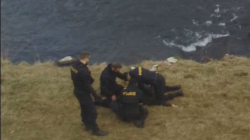 Drama v Ostravě: Mladík spadl do ledové řeky. Lékaři nyní bojují o jeho život