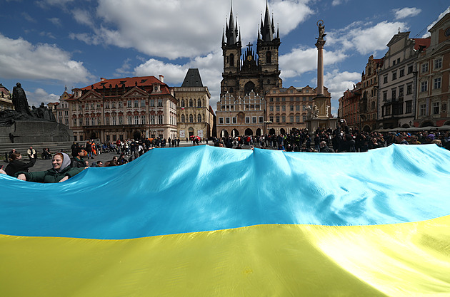 Většina Čechů si myslí, že se Ukrajincům u nás daří začlenit, ukázal průzkum