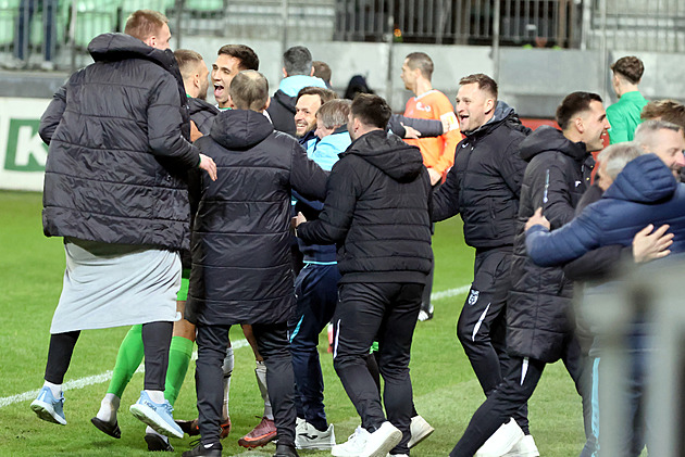 Karviná - Plzeň 3:0, další senzace v poháru. Domácí poprvé v historii okusí semifinále