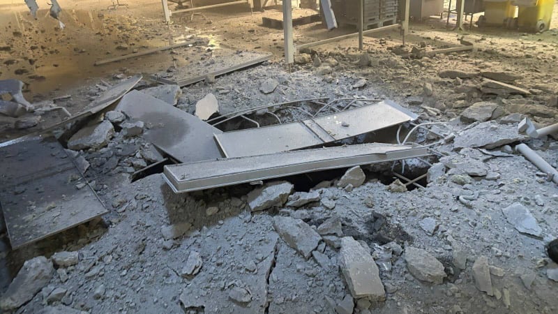 Rusové zabili učitelku a jejího malého syna v Charkově. Fotky zachytily zkázu po dopadu rakety