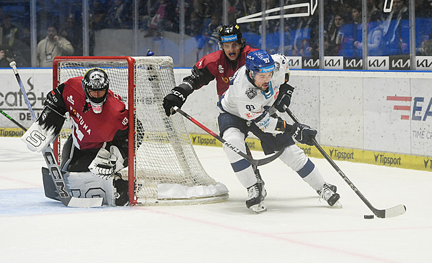 ONLINE: Sparta vyrovnala na Kladně, remízu drží i Olomouc. Kometa a Vary vedou