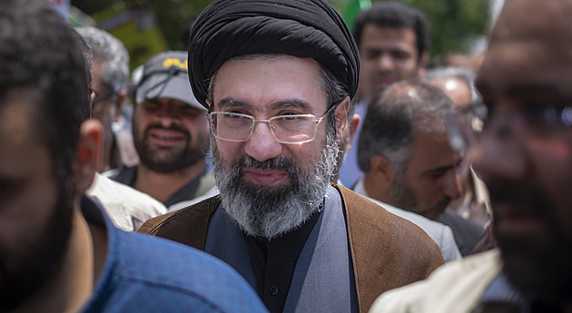 Chameneí je možná gay, vyslechl Trump na brífinku. Informace ho rozesmála