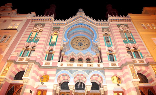 U synagogy v centru Prahy našli podezřelé zavazadlo, policie povolala pyrotechnika