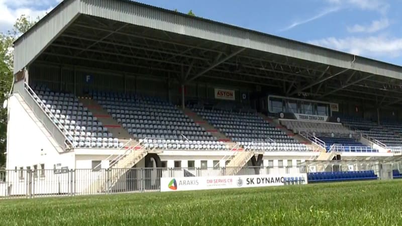 Holým zadkem se tiskl na radnici. Skandální video fotbalového činovníka znechutilo i Kubu