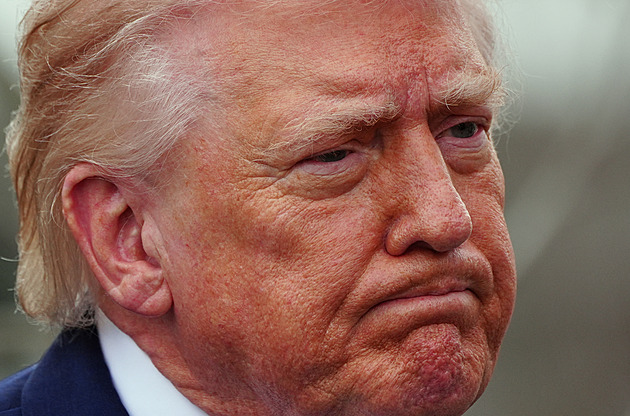 Trump opět hrozí v Íránu peklem. Otevřete ten průliv, vy bastardi, láteřil