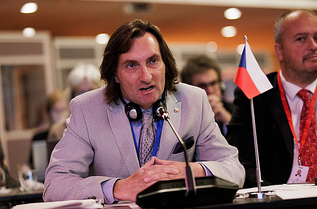 Snaha o odvolání Doksanského. Nemá v hokejovém klubu co pohledávat, zaznělo