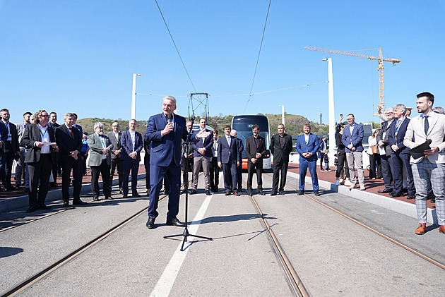 Otevírá se Dvorecký most. Uleví dopravě na jihu Prahy, auta na něj ale nesmí