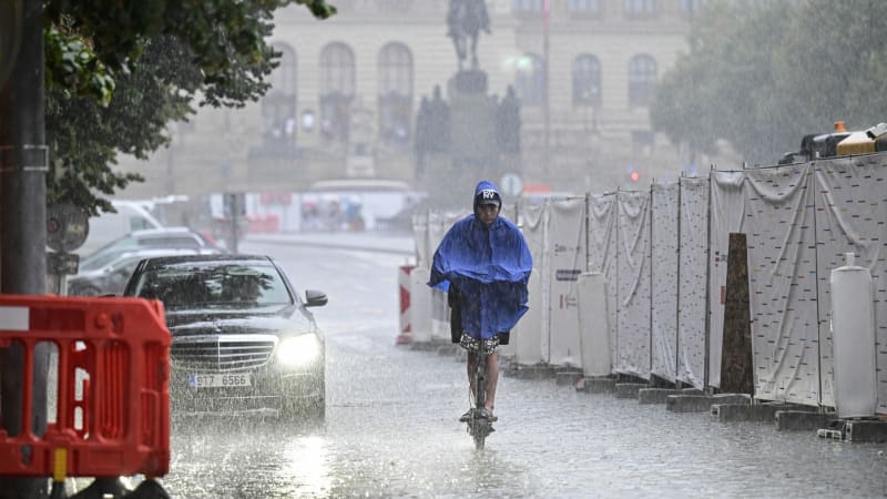 VÝSTRAHA: Řítí se silné bouřky s přívalovým deštěm. Podívejte se, kde hrozí nebezpečí