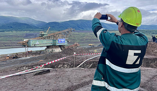 Na Mostecku odstřelili část obřího rypadla, ozvala se mimořádně silná detonace